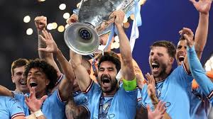 曼晚:艾登-海文穿保护靴离开王权球场,无需拄拐即可行走.